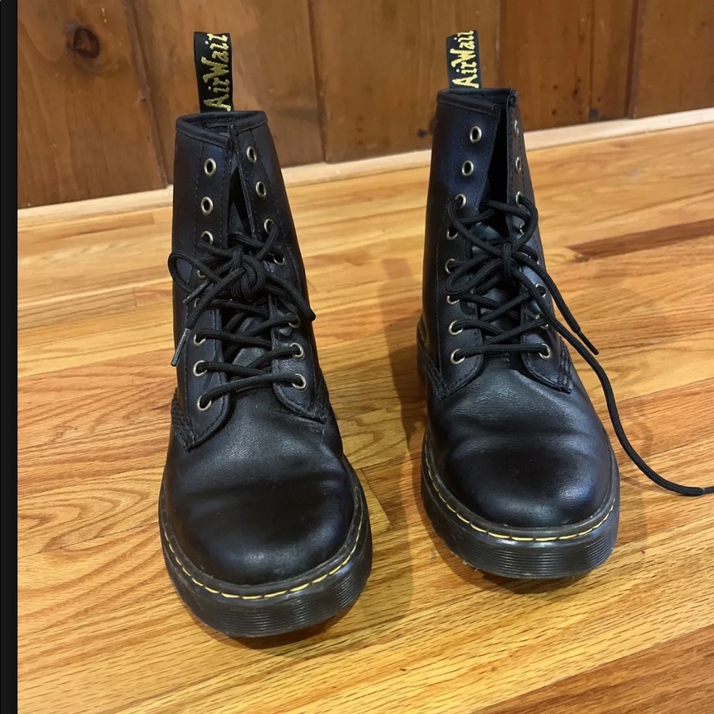 DOC MARTENS 1460 BOOTS WOMENS SIZE 10